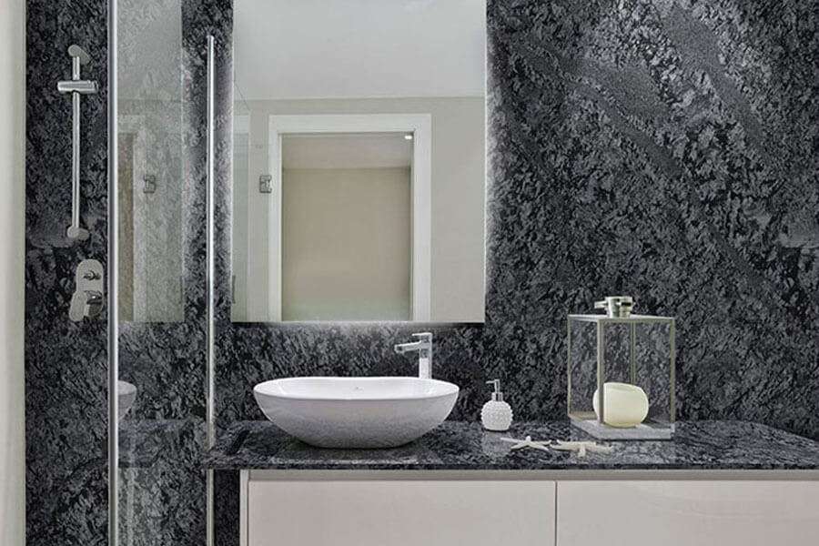 <h3><strong>TABLA LENNON</strong></h3>
<p>Hòa quyện màu trắng, đen và xám xanh nhạt, cho thấy một cấu trúc tuyệt vời của  việc tái tạo các khoáng chất kết tinh được đẽo gọt bởi thiên nhiên đã thầm lặng thực hiện trong hàng triệu năm.</p>
<p>Ứng dụng trong phòng tắm hoặc bàn bếp, Tabla Lennon phù hợp tuyệt vời với các vật thể nội thất được bố trí mang màu sắc cà phê, màu xanh hoa oải hương hoặc màu phấn.</p>