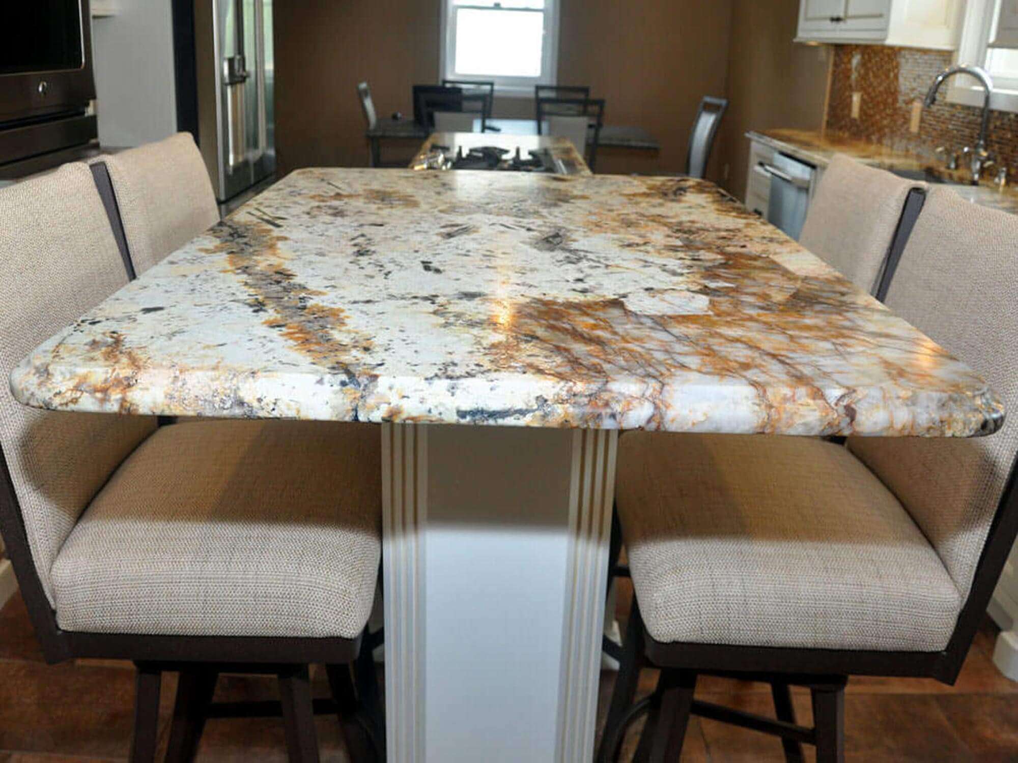 <h3><strong>SPLENDOUR GOLD</strong></h3>
<p>Là một loại đá Granite vàng được khai thác ở Brazil. Trải qua hàng triệu năm, sắt và các khoáng chất khác bị oxy hóa tạo nên các vân màu vàng bao bọc lấy màu đen và trắng,  tạo nên sự kết hợi hùng vĩ và sang trọng.</p>
<p>Ứng dụng: mặt bàn, tượng đài, khảm, ngoại thất - tường và sàn ứng dụng, đài phun nước, hồ bơi và tường chịu lực</p>